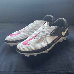 COPY - NIKE SOCCER CLEATS- Phantom Flyease size 8.5 mens/9.5 womens